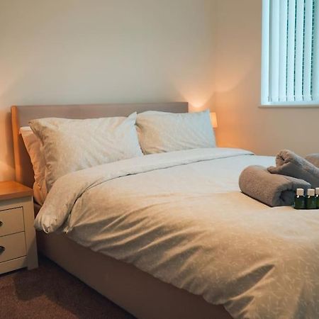 Modern 2 Bed Apartment Near City Centre Chelmsford Esterno foto