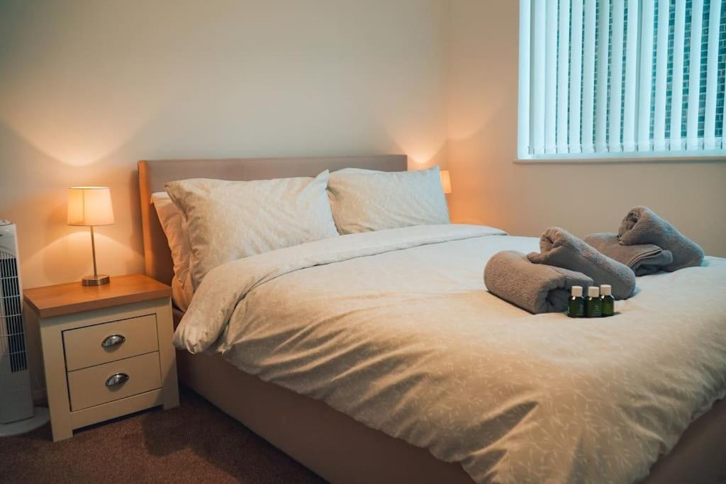 Modern 2 Bed Apartment Near City Centre Chelmsford Esterno foto